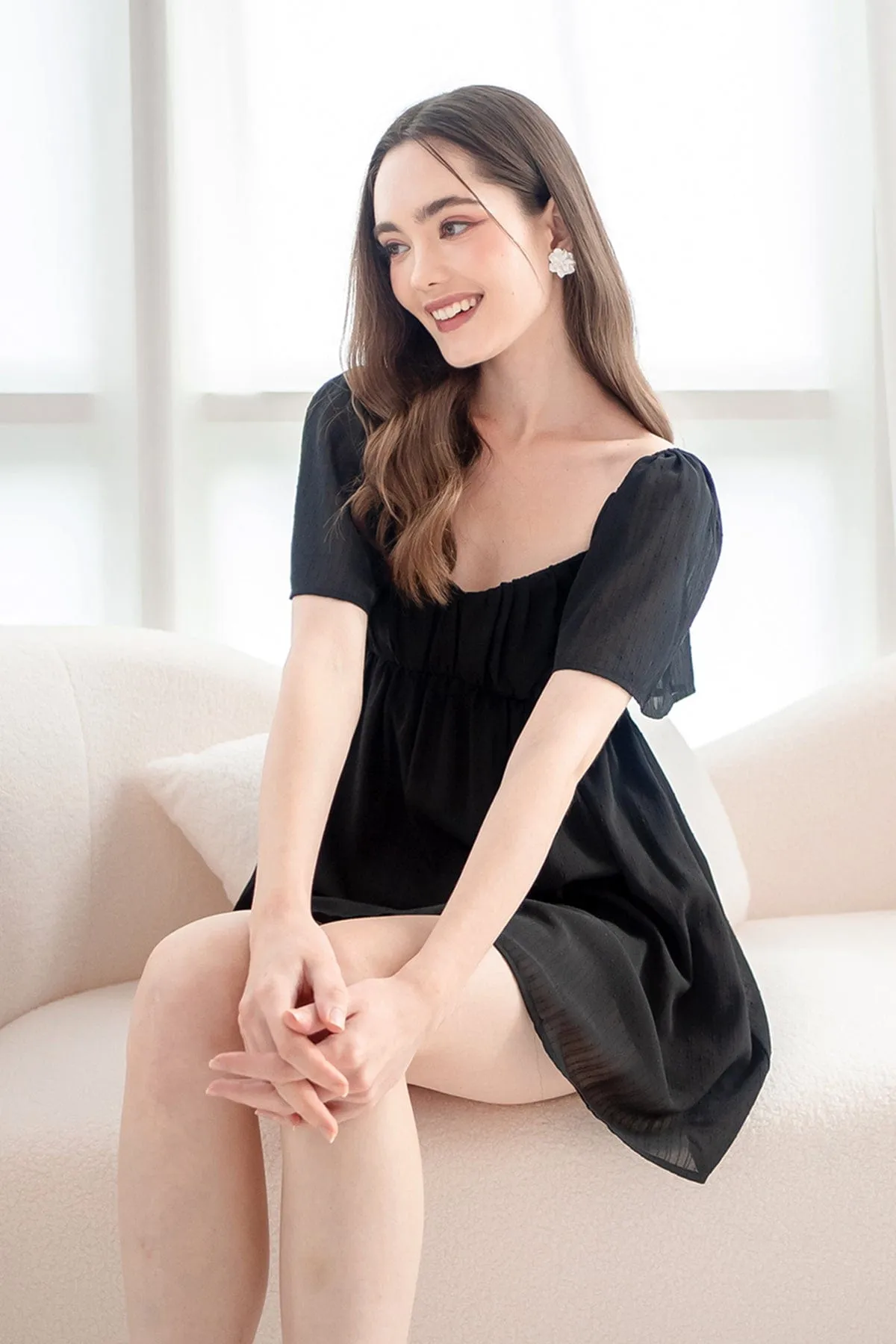 ALLIE SLEEVED BABYDOLL DRESS IN BLACK