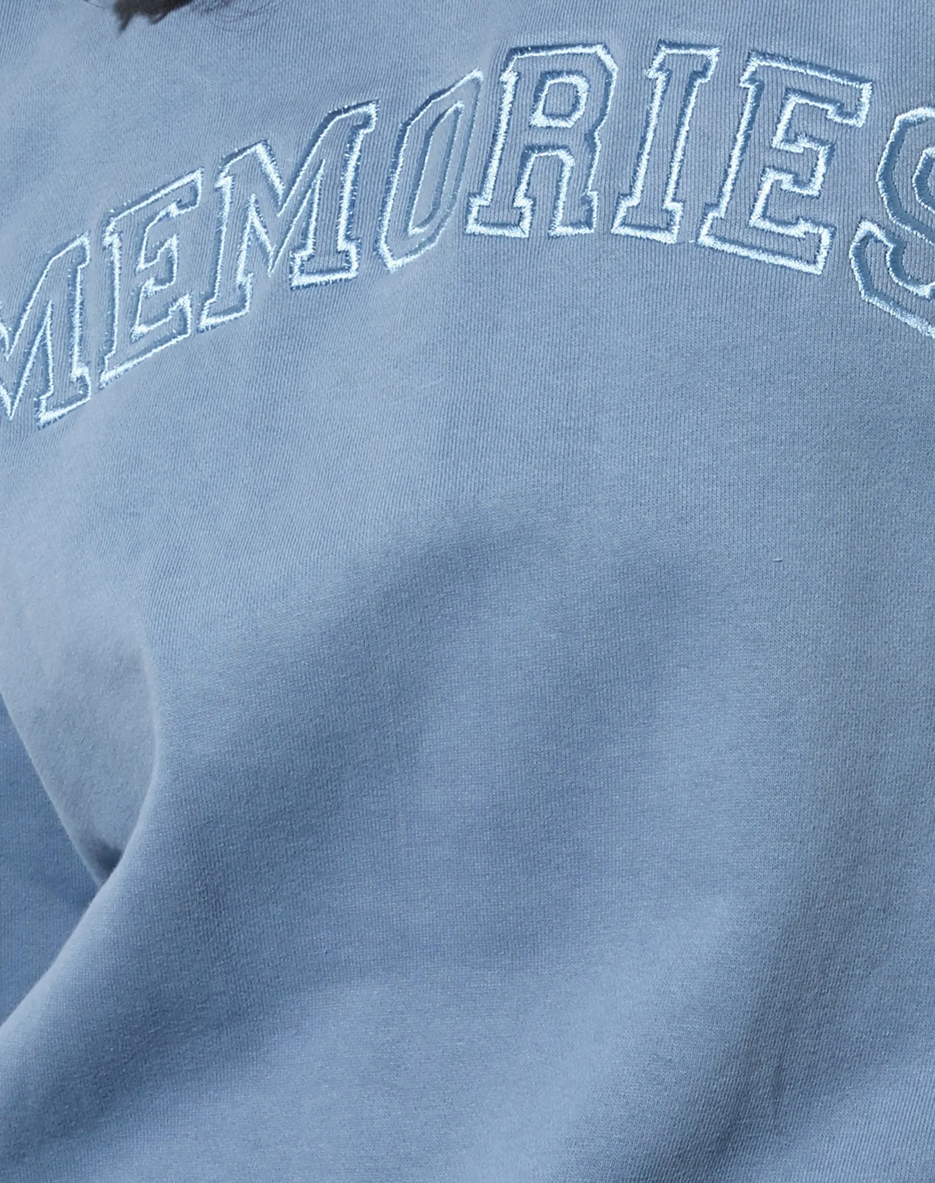 Glo Sweatshirt in Powder Blue Memories Embro