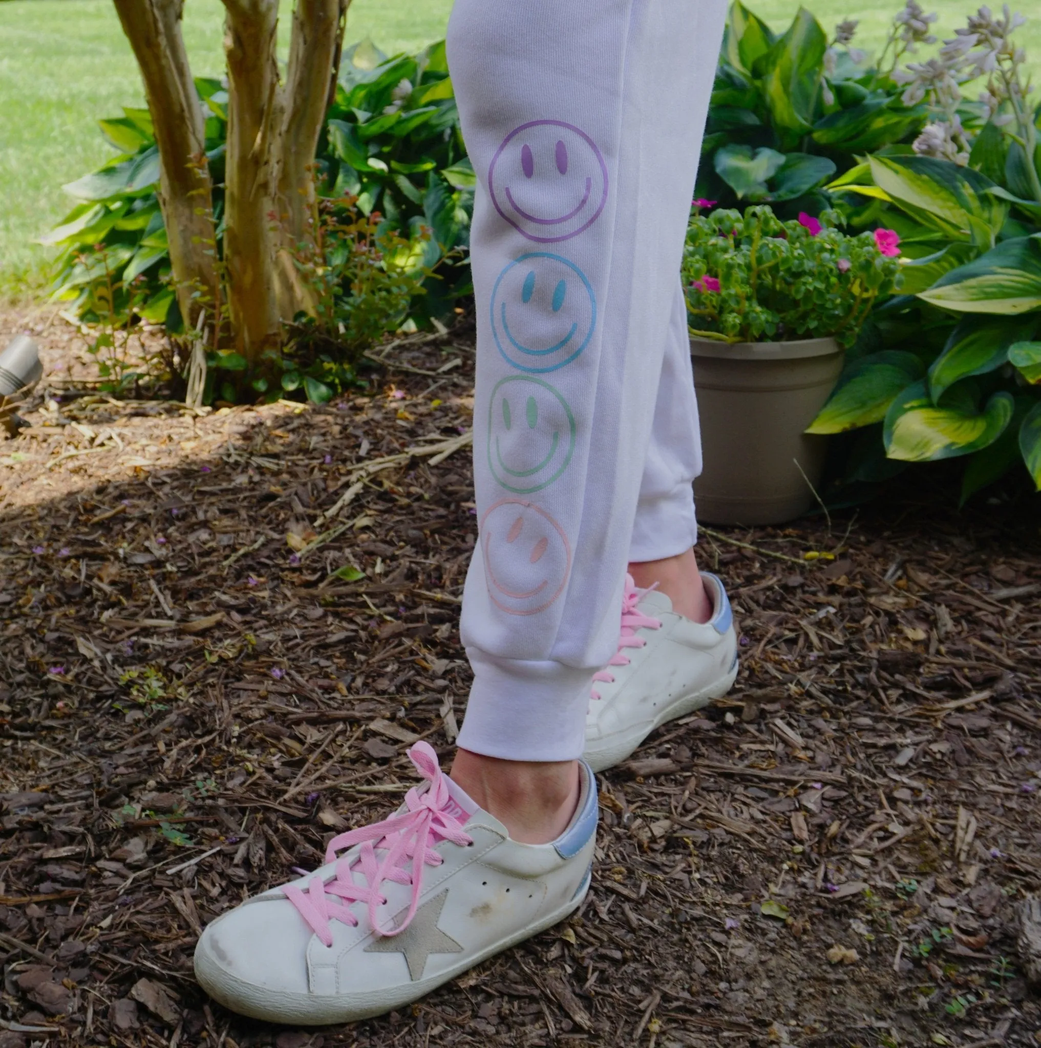 Pastel Smile Outline Jogger Style Sweatpants with Pockets