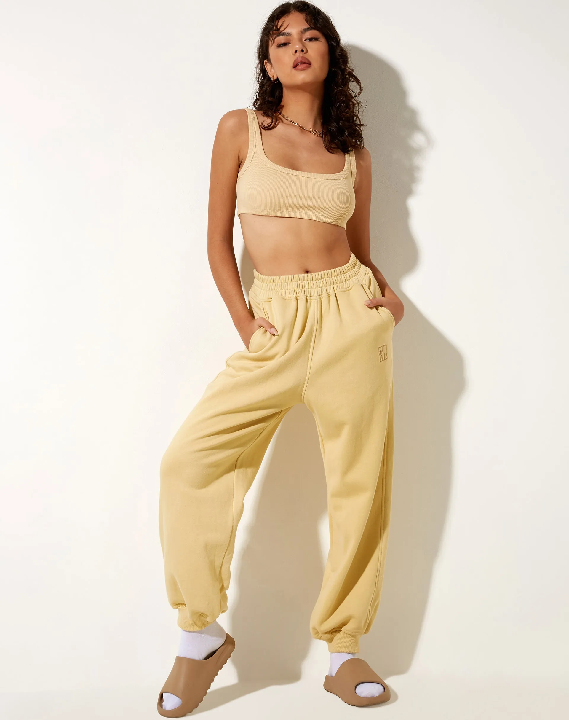 Roider Jogger in Custard M Embro