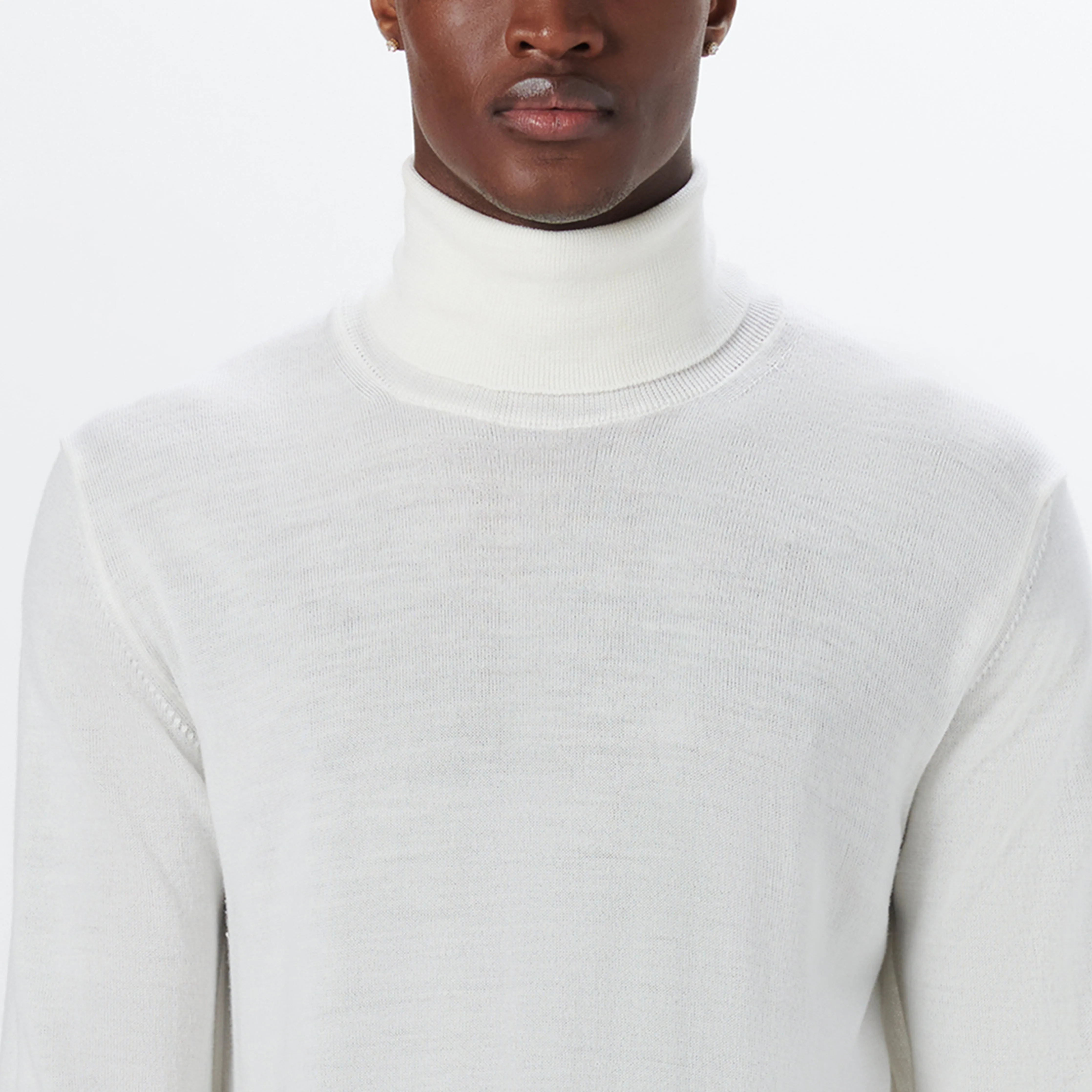 Super Merino Turtle Neck Solid Sweater