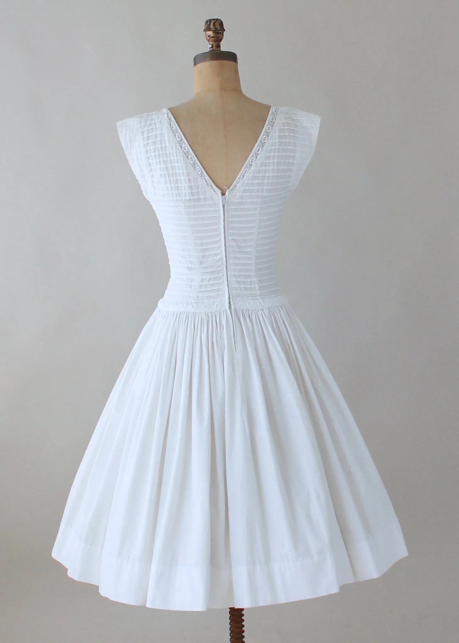 Vintage 1950s White Cotton and Lace Day Dress